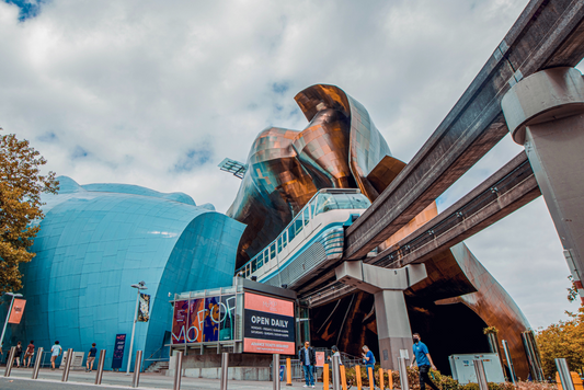 Discovering Seattle's visual fine art scene: visiting art galleries and museums ( Museum of Pop Culture, Seattle, United States)