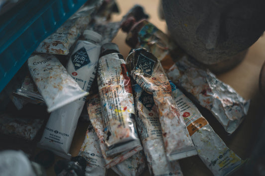 many tubes of oil paint color