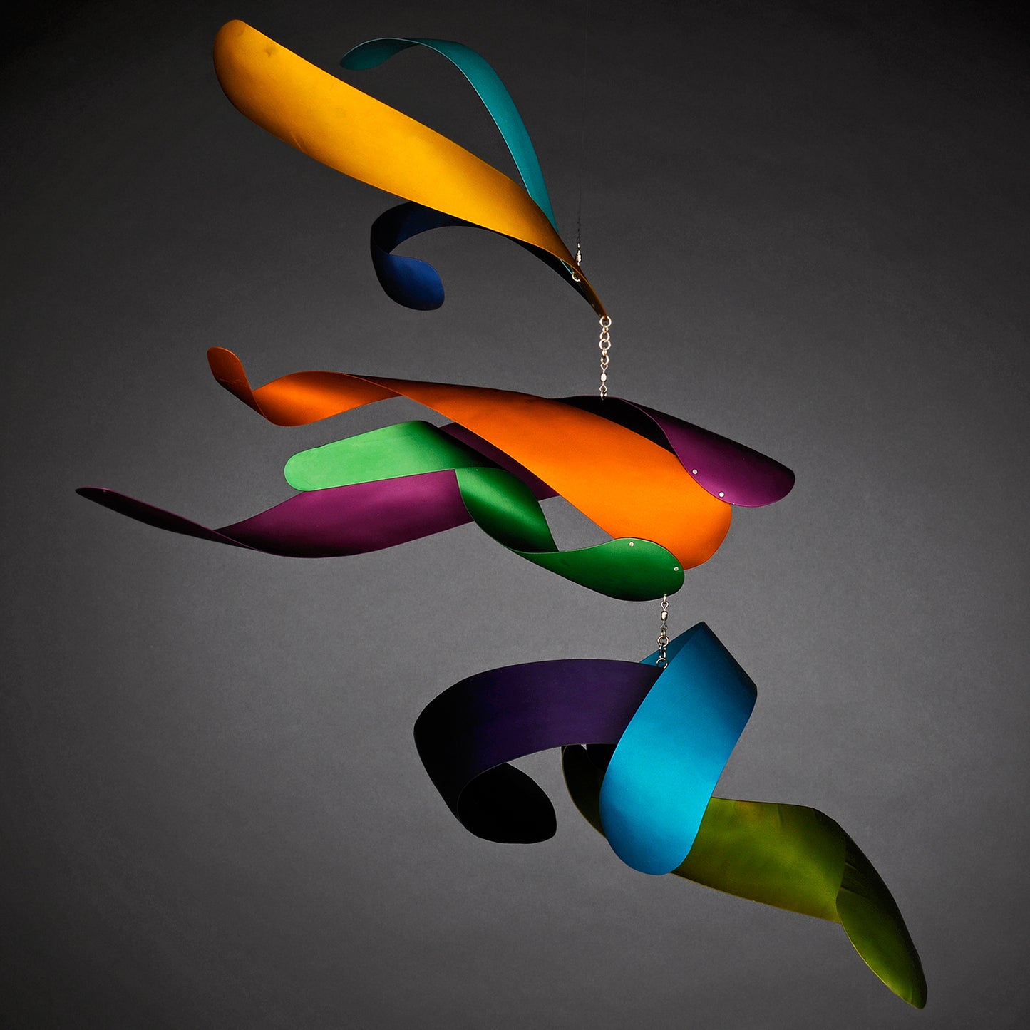 Pillowfight Mobile, 2014, anodized aluminum, 28 x 32 x 32 in. / 71.12 x 81.28 x 81.28 cm.