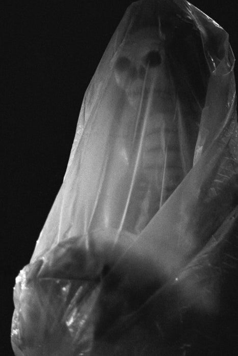 La Noche Anterior, 2020, 6 x 4 in. / 15.24 x 10.16 cm.