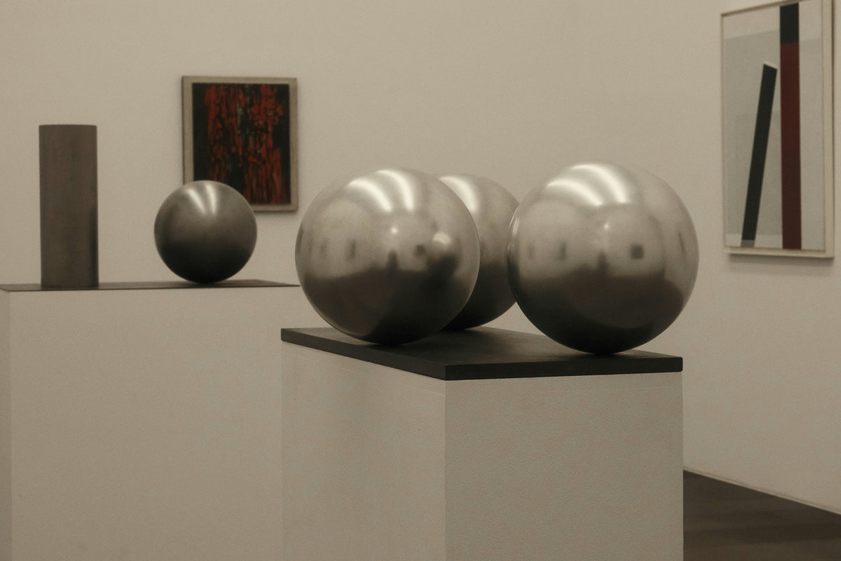 Between Modern The Difference Between Modern vs. Contemporary Art – Naturalist Gallery ...