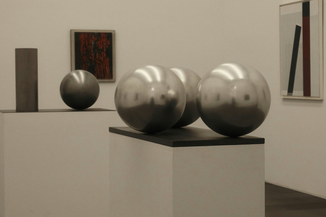 Difference between modern and contemporary art