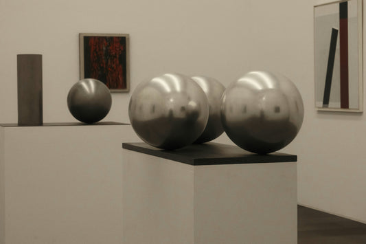 Difference between modern and contemporary art