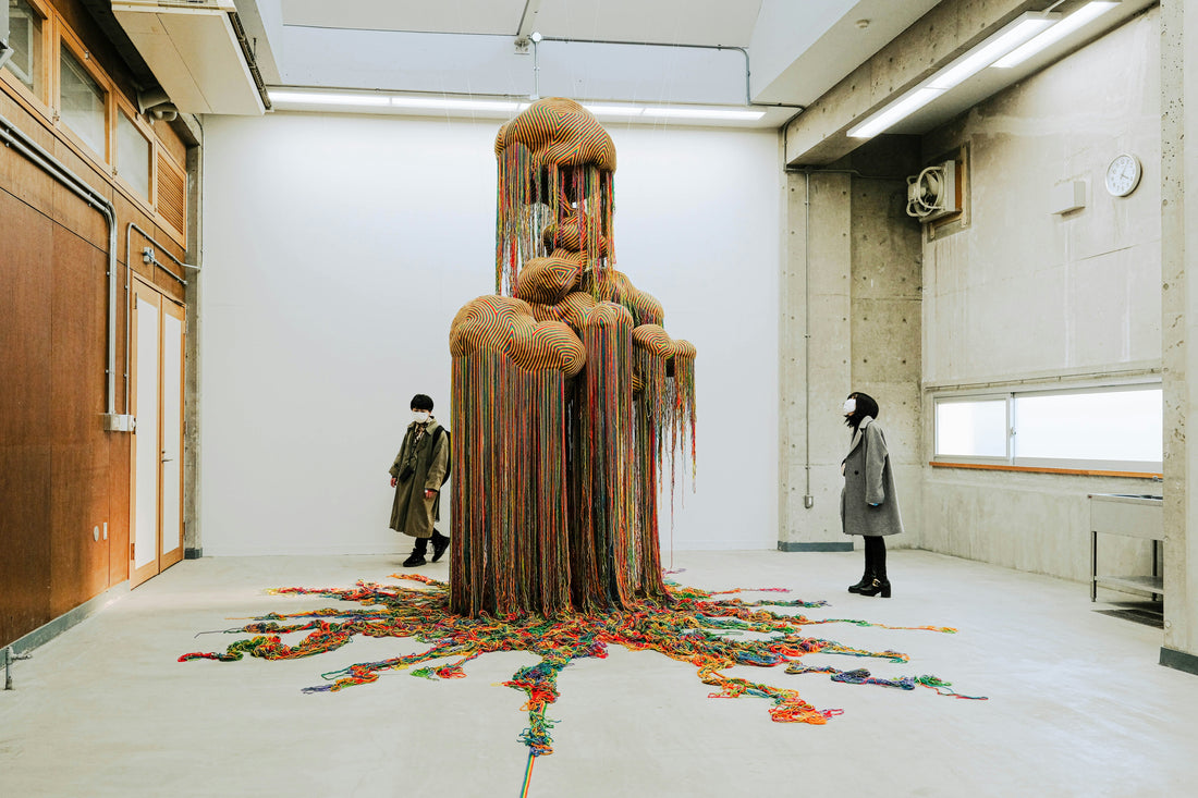 how rich people use art