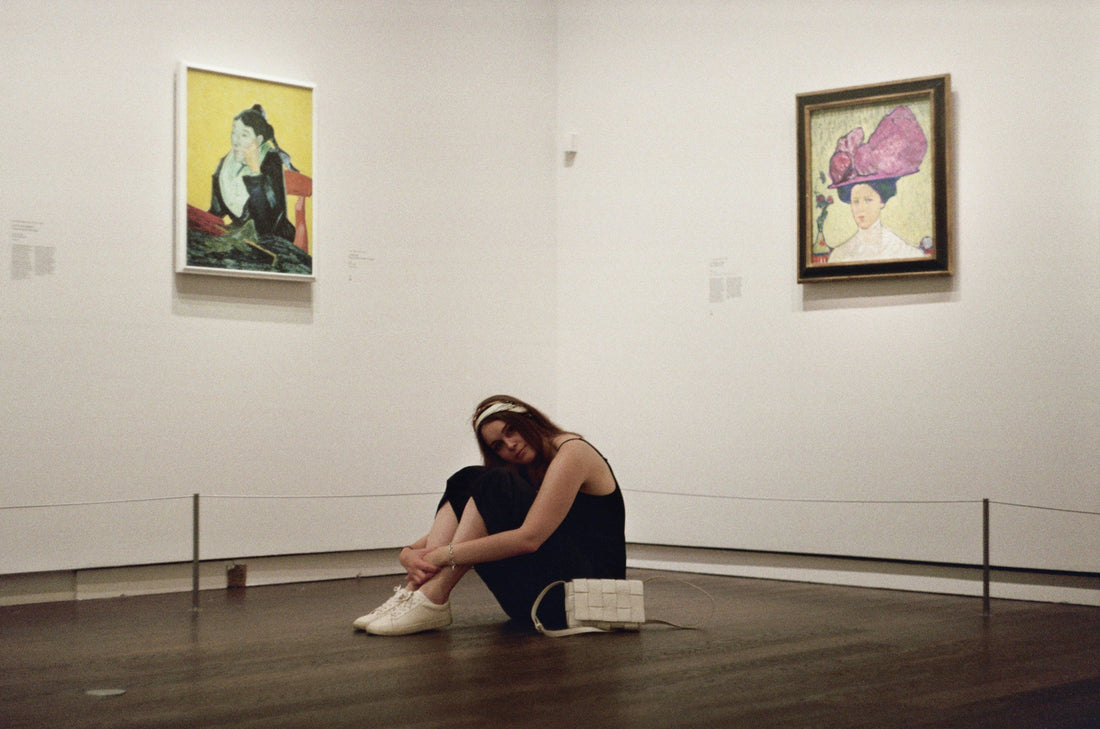 how do galleries find artists