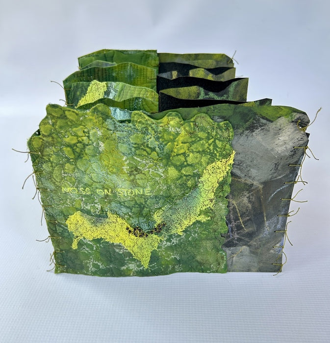 Moss on Stone, 2025, mixed media, 20 x 25 x 15 cm. / 7.87 x 9.84 x 5.90 in.