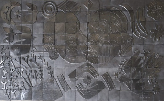 Beso, 2025, black clay, 36 x 60 in. / 91.44 x 152.4 cm.