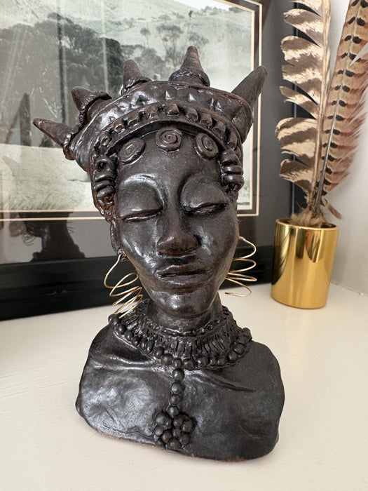Queen, 2025, stoneware sculpture with gold earrings, 6 x 4 x 3 in. / 15.24 x 10.16 x 7.62 cm.