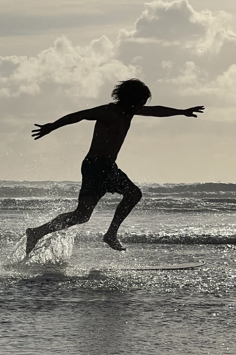 Surfing, 2025, digital photography, 60 x 40 cm. / 23.6 x 15.7 in.